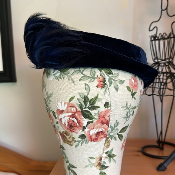 VINTAGE LADIES FEATHER HAT /Pillbox Likely from 30’s - 60’s ROYAL BLUE EUC - Picture 6 of 7